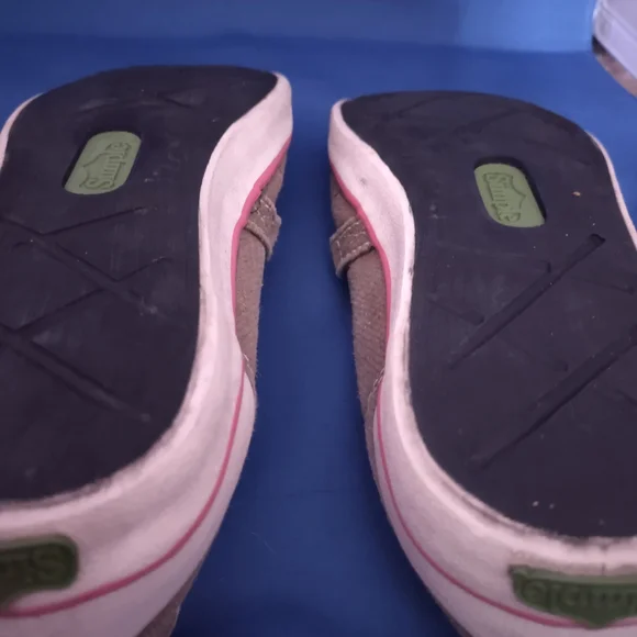 Simple Tan and Pink Women's Sneakers - Picture 6 of 9